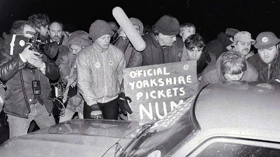 TV news camera-crew at Bilsthorpe colliery on the first morning of picketing in the Notts coalfield, 12 March 1984